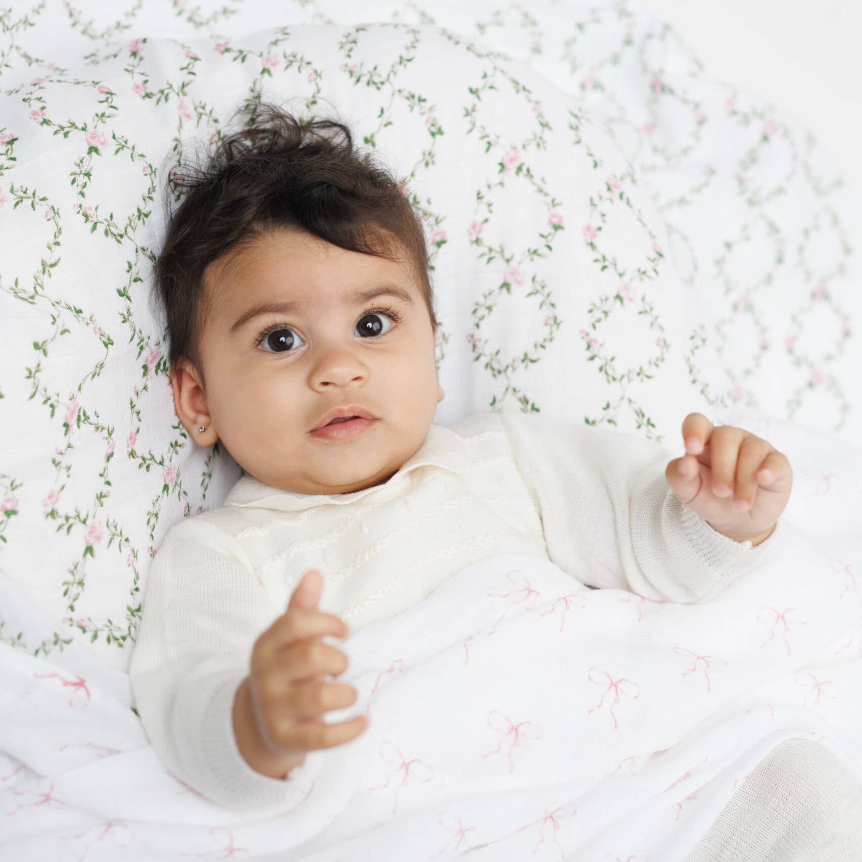 Mary Meyer - Lulujo Cotton Swaddles - Bows & Rose Trellis