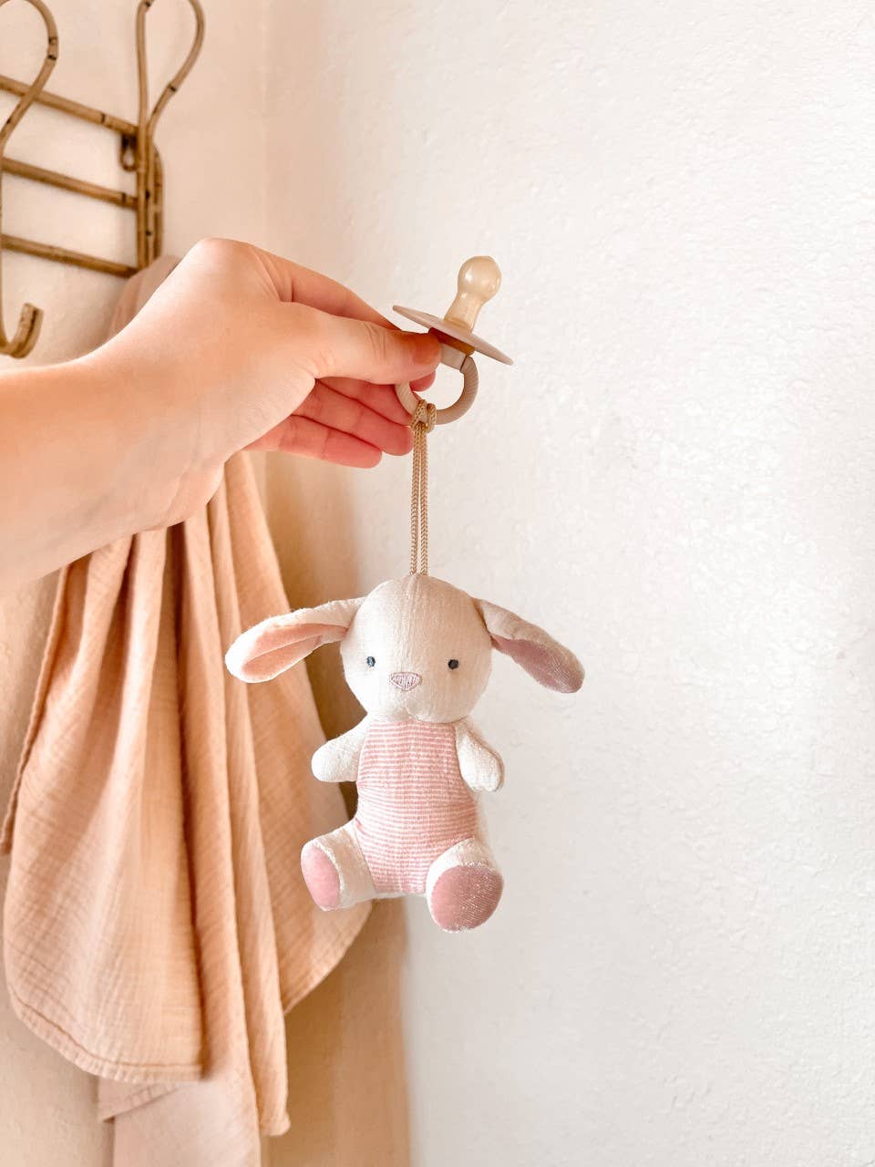 Itzy Ritzy - *NEW OPTIONS* Bitzy Pal Natural Rubber Pacifier & Plush
