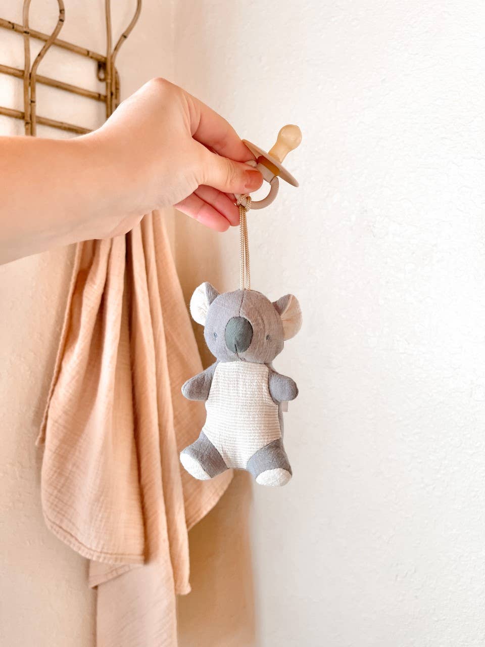 Itzy Ritzy - *NEW OPTIONS* Bitzy Pal Natural Rubber Pacifier & Plush